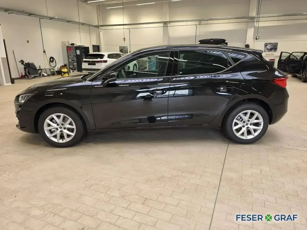 Neu Seat Leon Style 150 PS (110 kW) 2026 Midnight schwarz metallic Limousine