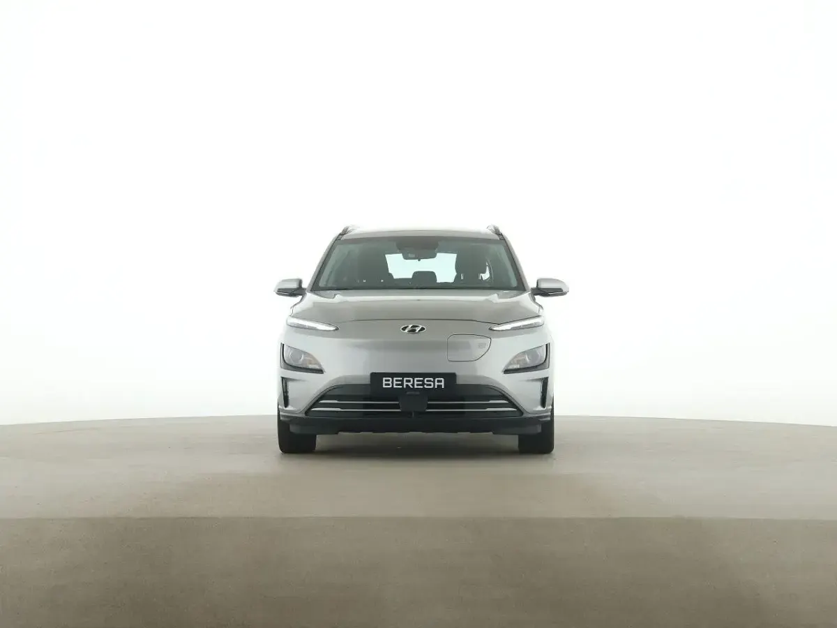 Gebraucht Hyundai Kona Select 100 kW (136 PS) 2023 Silber SUV