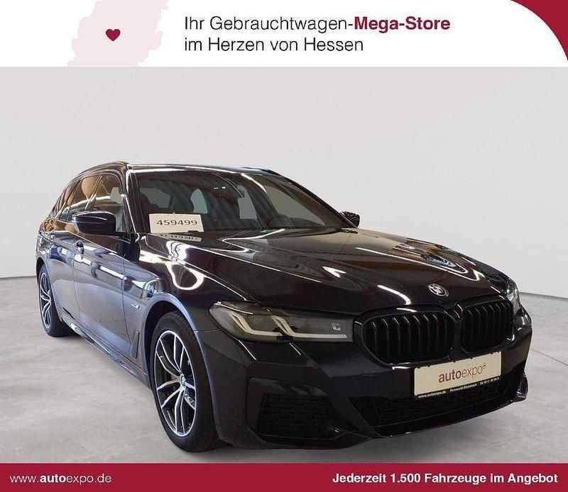 Schwarz Gebraucht 2022 BMW 530e M Sport Kombi | 32.389 € (Superpreis) - Bild 1/4