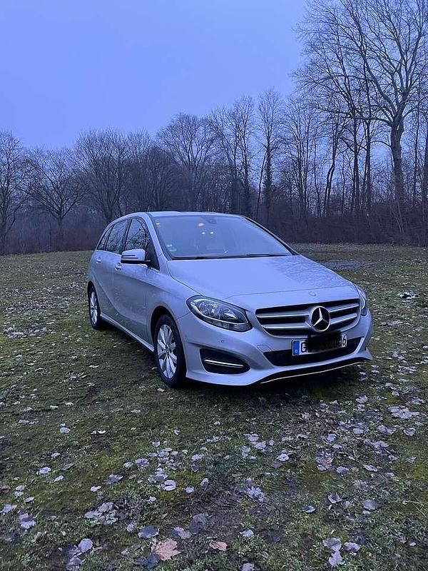 Gebraucht Mercedes B180 122 PS (89 kW) 2015 Grau Van / Kleinbus