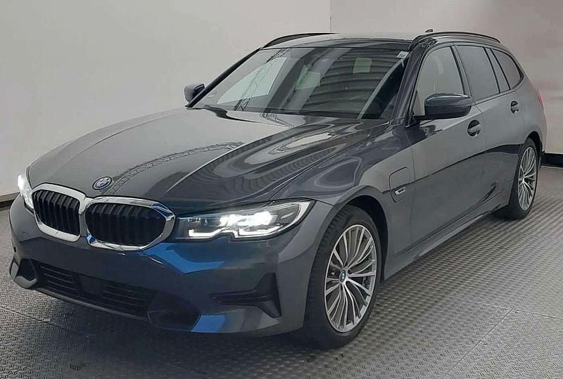 Gebraucht BMW 320e Sport Line 204 PS (150 kW) 2022 Grau Kombi