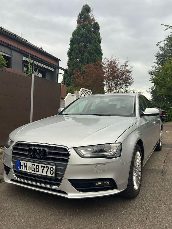 Grau Gebraucht 2014 Audi A4 Attraction Limousine | 10.990 € (Superpreis) - Bild 1/4