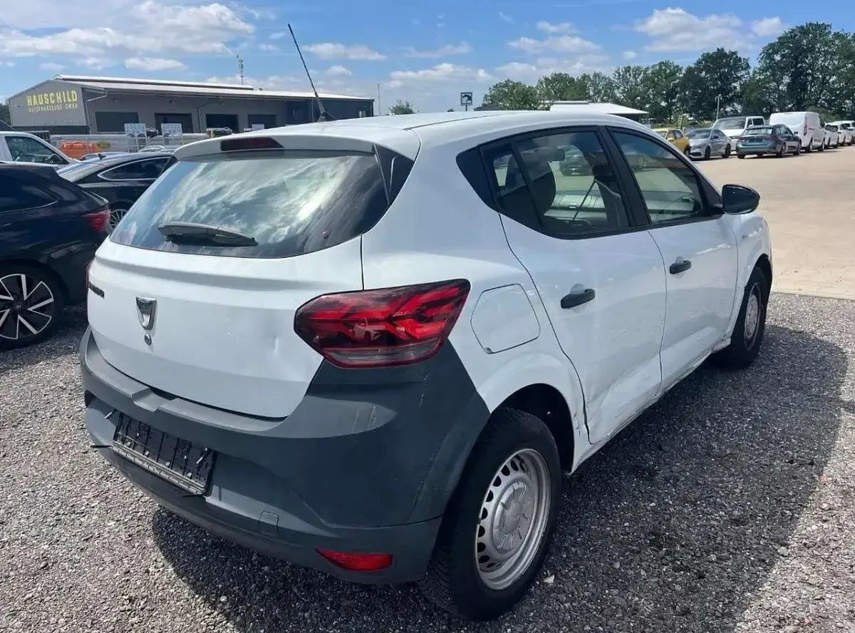 Gebraucht Dacia Sandero Acces 67 PS (49 kW) 2021 Gletscherweiss Kleinwagen