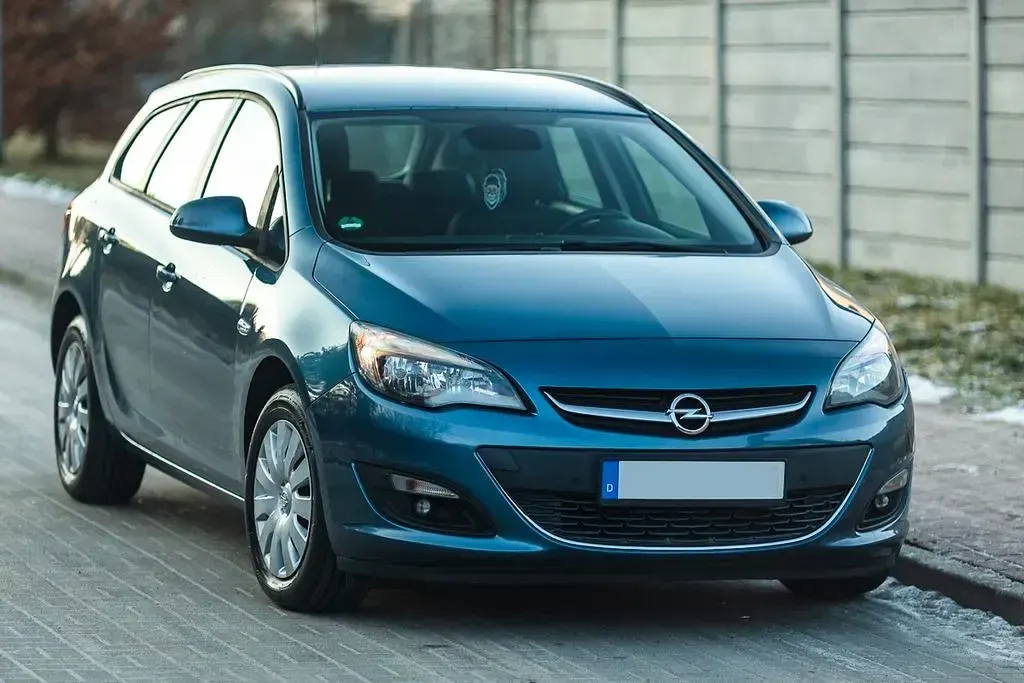 Gebraucht Opel Astra Selection 116 PS (85 kW) 2016 Blau Kombi