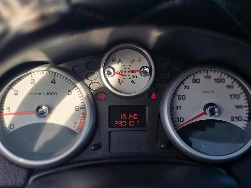 Schwarz Gebraucht 2008 Peugeot 207 Coupé | 550 € (Guter Preis) - Bild 1/4