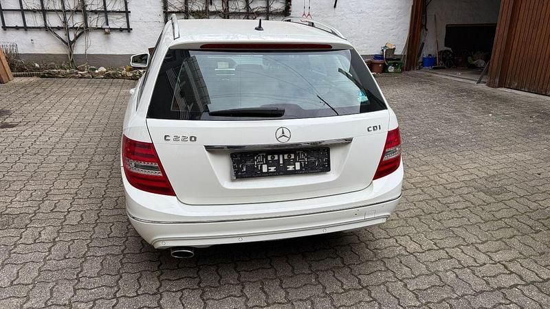 Gebraucht Mercedes C220 170 PS (125 kW) 2012 Weiß Limousine