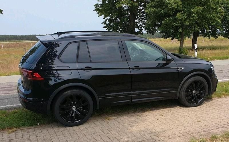 Schwarz Gebraucht 2019 VW Tiguan R-line SUV | 22.123 € (Guter Preis) - Bild 1/4