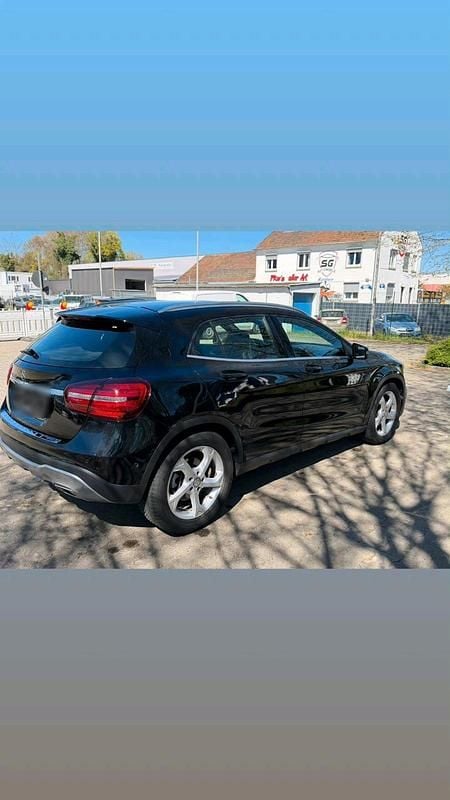 Gebraucht Mercedes GLA180 109 PS (80 kW) 2017 Schwarz SUV