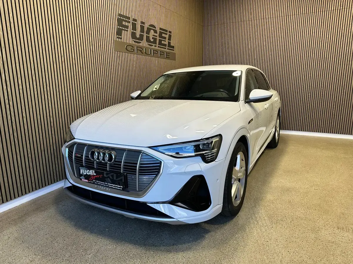Gebraucht Audi e-tron S-Line 230 kW (313 PS) 2022 Gletscherweiß metallic SUV