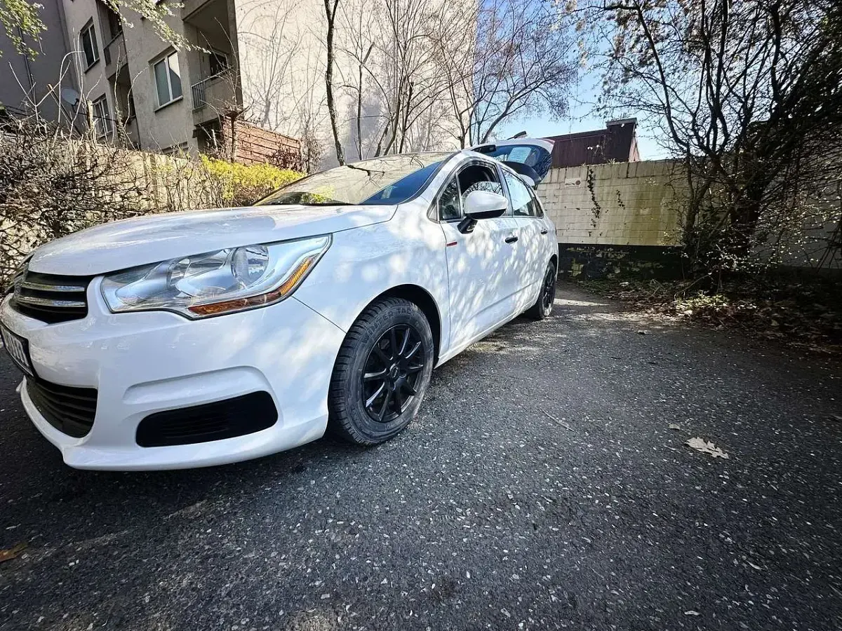 Gebraucht Citroën C4 SELECTION 95 PS (69 kW) 2012 Limousine