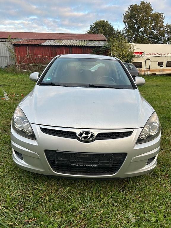 Grau Gebraucht 2010 Hyundai i30 Kombi | 3.000 € (Superpreis) - Bild 1/4