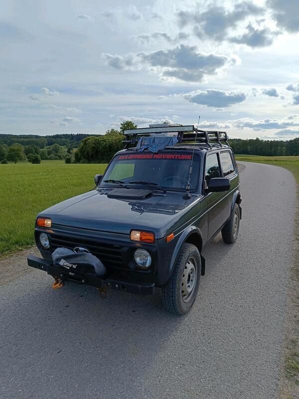 Grau Gebraucht 2022 Lada niva SUV | 12.500 € (Superpreis) - Bild 1/4