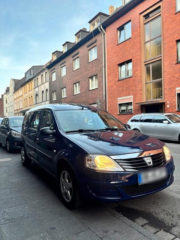 Blau Gebraucht 2009 Dacia Logan Limousine | 1.999 € (Fairer Preis) - Bild 1/4