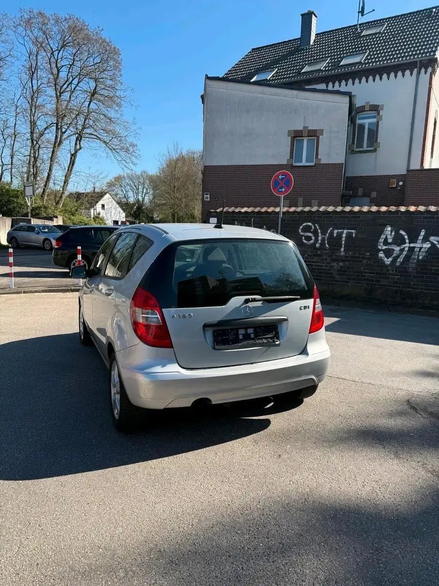 Gebraucht Mercedes A180 109 PS (80 kW) 2010 Silber Limousine