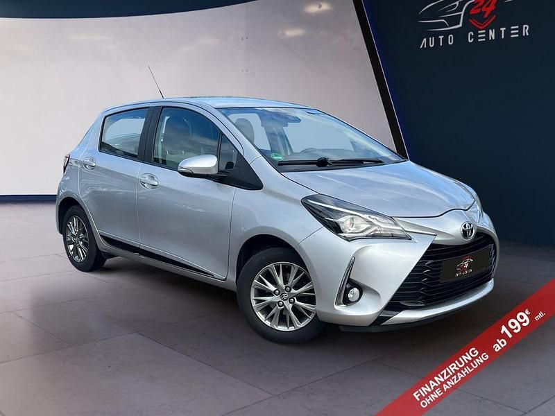 Gebraucht Toyota Yaris 69 PS (50 kW) 2017 Silber Limousine