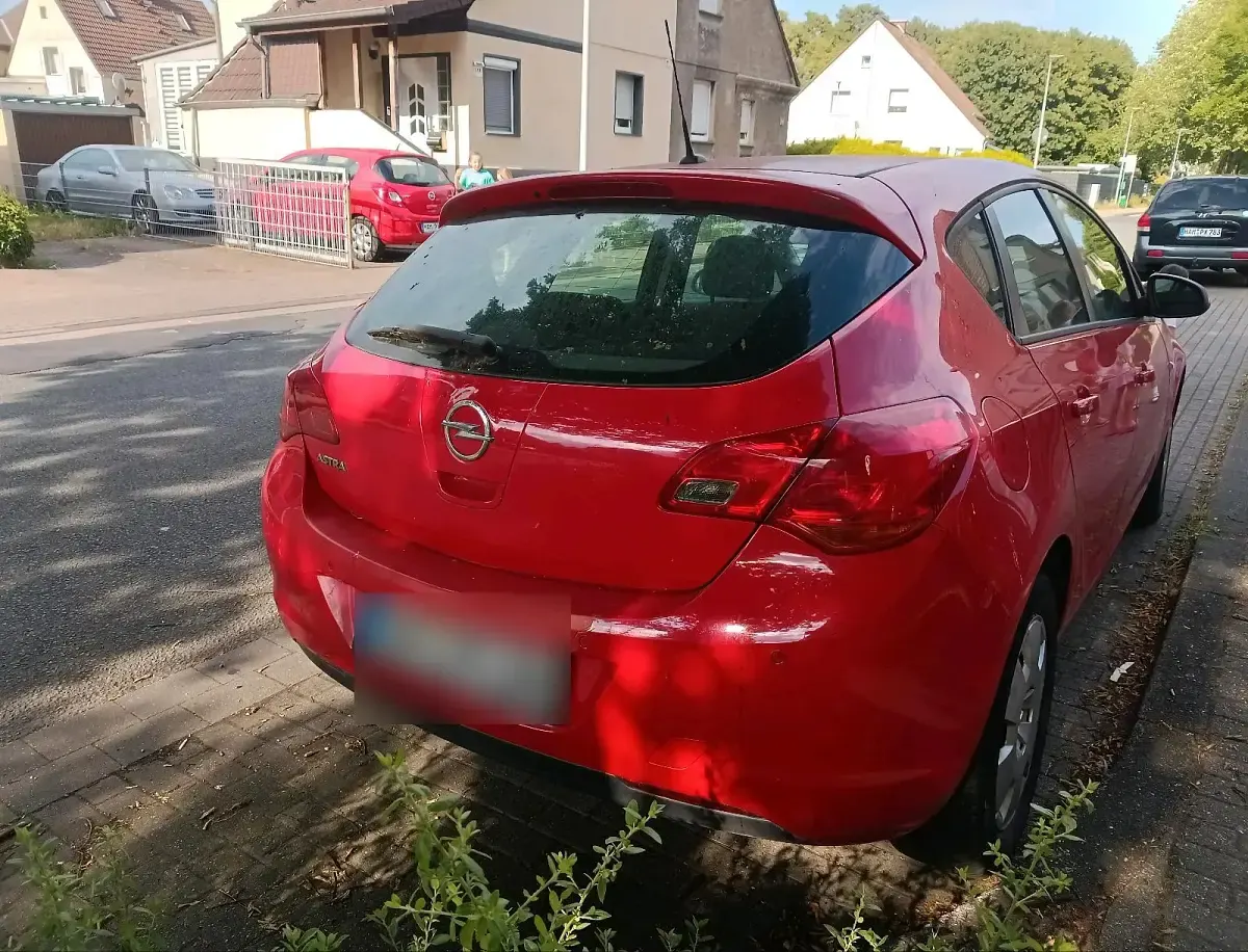 Gebraucht Opel Astra 115 PS (84 kW) 2010 Rot Limousine