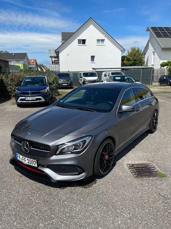 Grau Gebraucht 2017 Mercedes CLA250 Shooting Brake Kombi | 26.700 € (Fairer Preis) - Bild 1/4