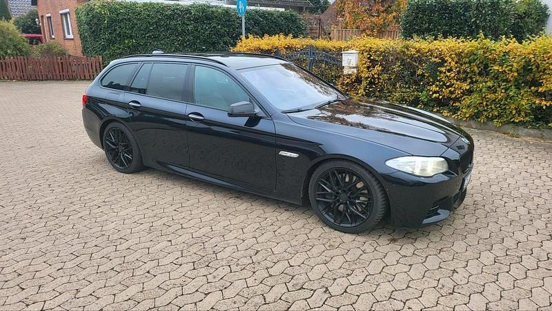 Schwarz Gebraucht 2012 BMW M550 Limousine | 14.350 € (Fairer Preis) - Bild 1/4