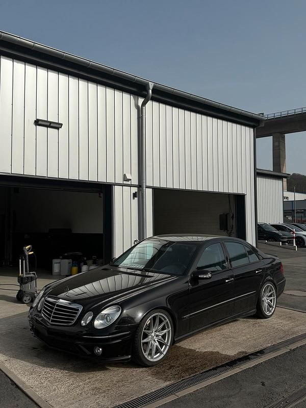 Gebraucht Mercedes E500 AMG 306 PS (225 kW) 2005 Schwarz Limousine