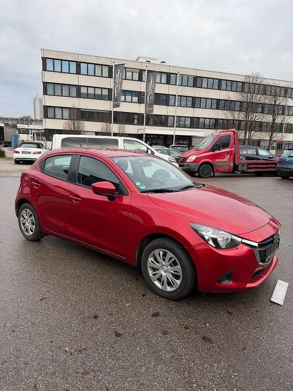Gebraucht Mazda 2 Center-Line 105 PS (77 kW) 2016 Rot Limousine
