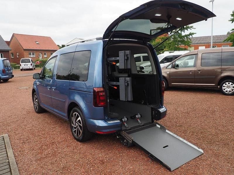 Blau Gebraucht 2018 VW Caddy Join Van / Kleinbus | 30.990 € - Bild 1/4