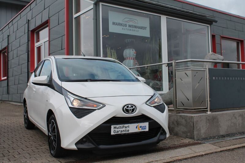Weiß Gebraucht 2019 Toyota Aygo X-play Kleinwagen | 8.903 € (Fairer Preis) - Bild 1/4