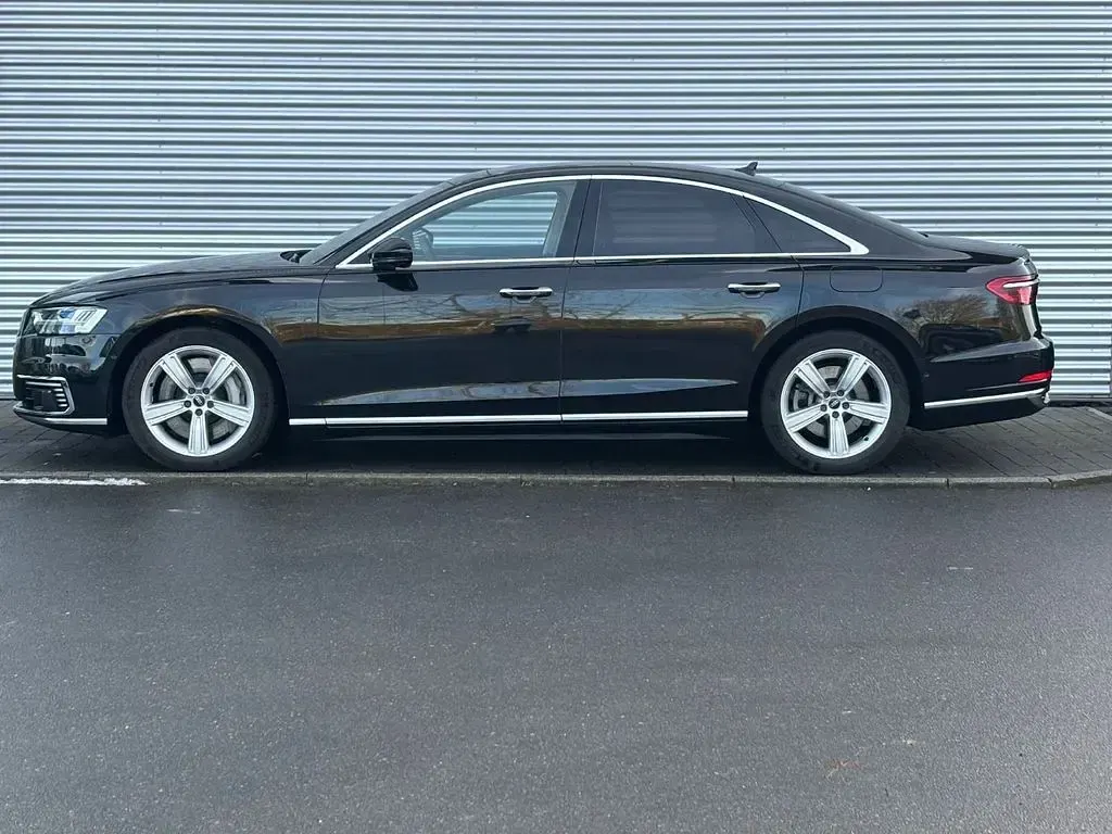 Gebraucht Audi A8 Ambiente 449 PS (330 kW) 2021 Mythosschwarz metallic Limousine