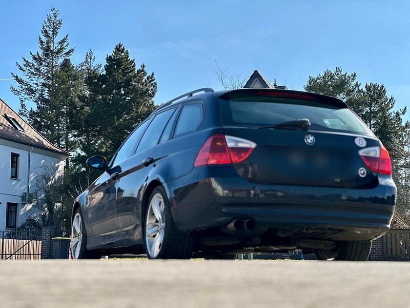 Gebraucht BMW 320 210 PS (154 kW) 2008 Schwarz Kombi