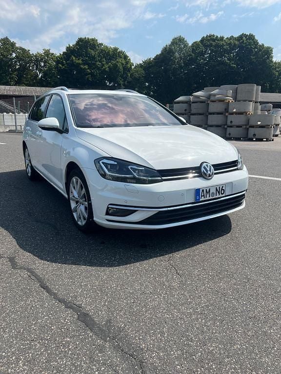 Weiß Gebraucht 2019 VW Golf VII Highline Kombi | 17.350 € (Fairer Preis) - Bild 1/4