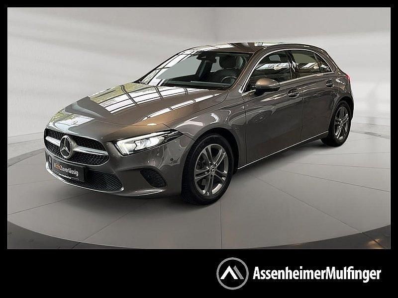 Mountaingrau metallic Gebraucht 2019 Mercedes A200 Progressive Limousine | 20.990 € (Fairer Preis) - Bild 1/4