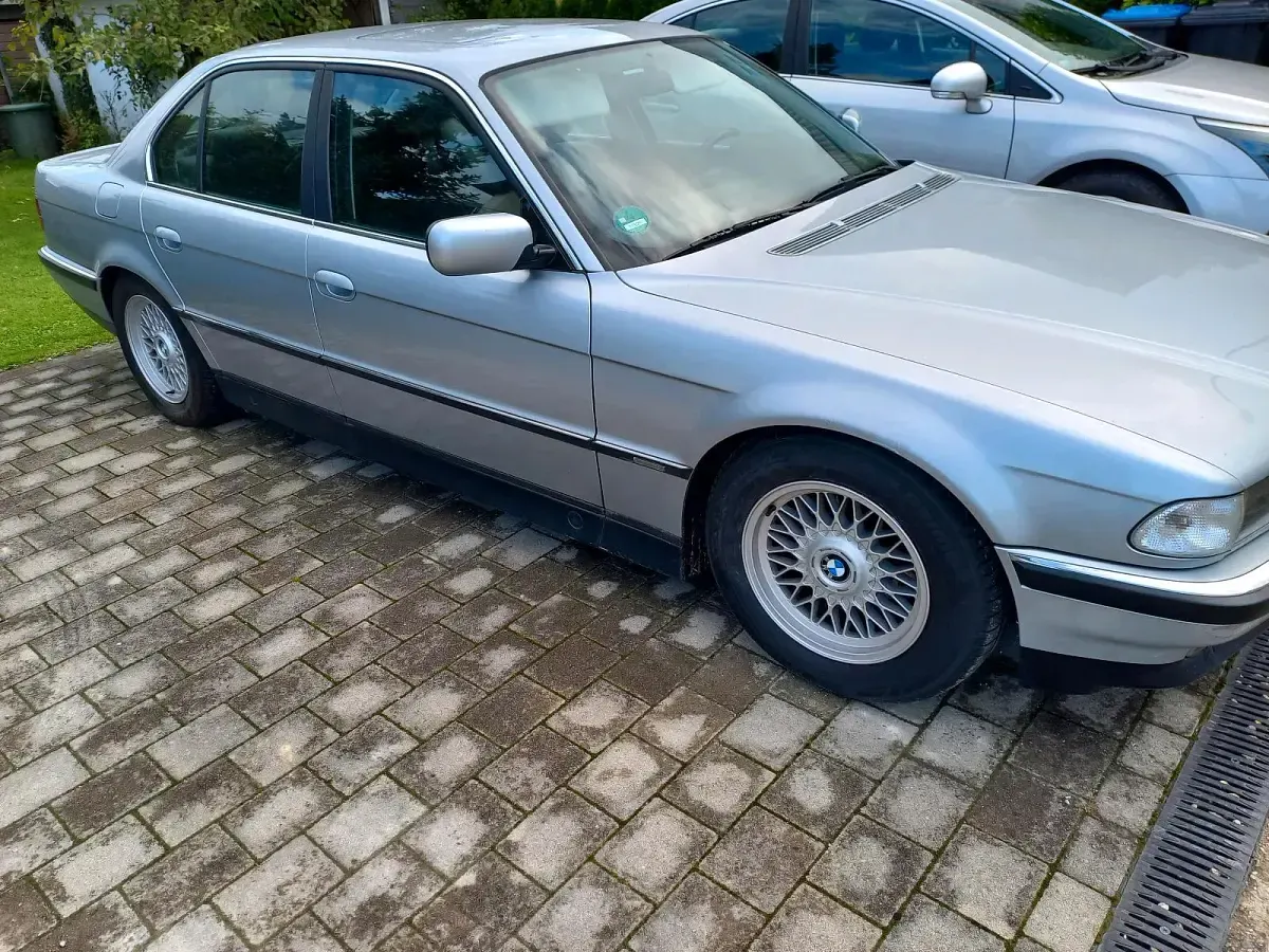 Gebraucht BMW 728 193 PS (141 kW) 1997 Silber Limousine