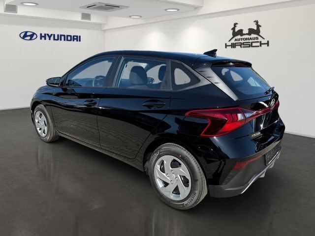 Neu Hyundai i20 Select 79 PS (58 kW) 2025 Schwarz Limousine