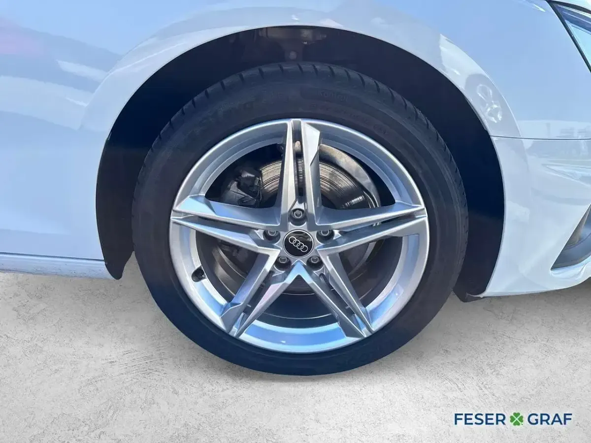 Gebraucht Audi A4 Business 163 PS (119 kW) 2024 Gletscherweiß Kombi