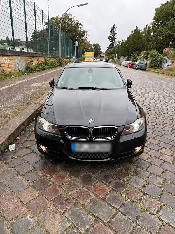 Schwarz Gebraucht 2009 BMW 320 Limousine | 4.200 € (Superpreis) - Bild 1/4