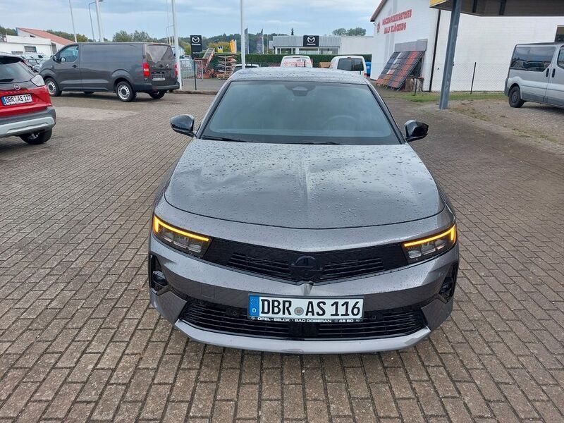 Grau Gebraucht 2022 Opel Astra GS Line Limousine | 35.400 € - Bild 1/4