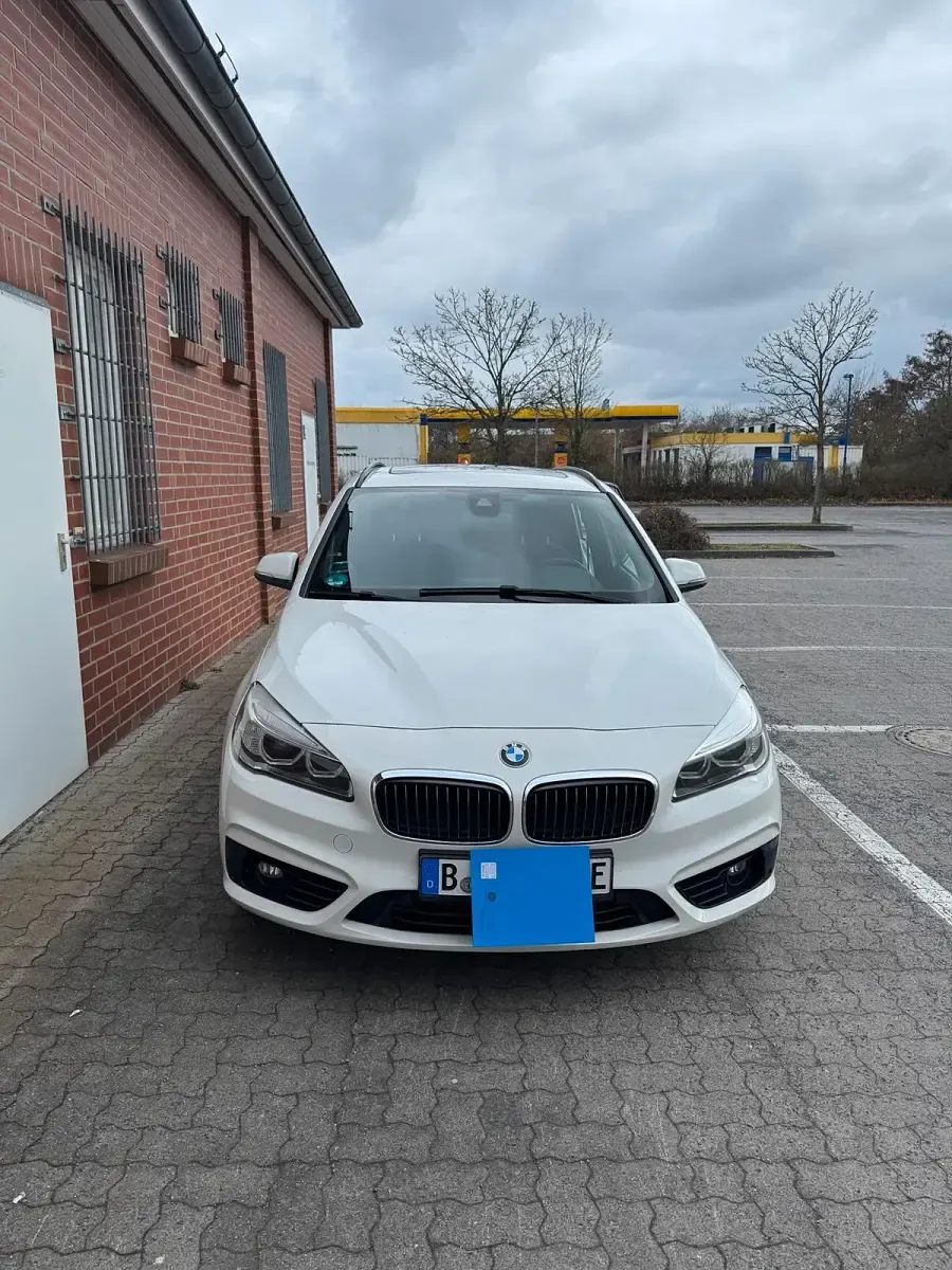 Używany BMW 225 Active Tourer 224 KM (164 kW) 2017 Biały Minivan