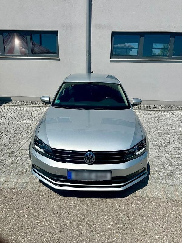 Silber Gebraucht 2014 VW Jetta Limousine | 13.200 € - Bild 1/4
