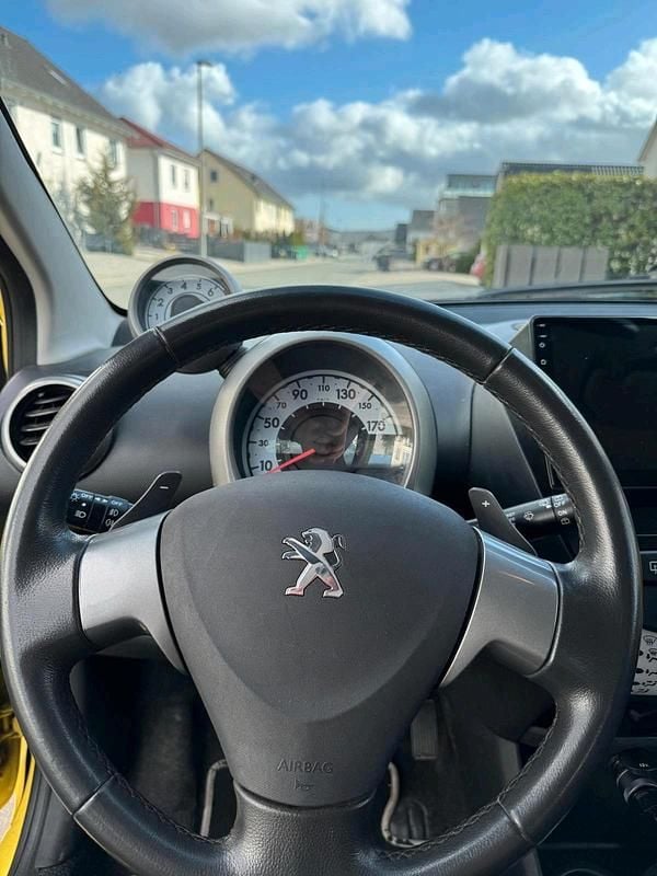 Gebraucht Peugeot 107 68 PS (50 kW) 2012 Gelb Kleinwagen