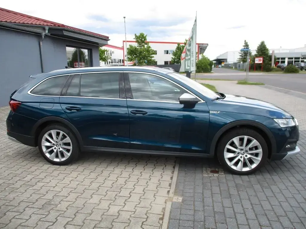 Gebraucht Skoda Octavia Scout 4x4 200 PS (147 kW) 2023 Blau Kombi