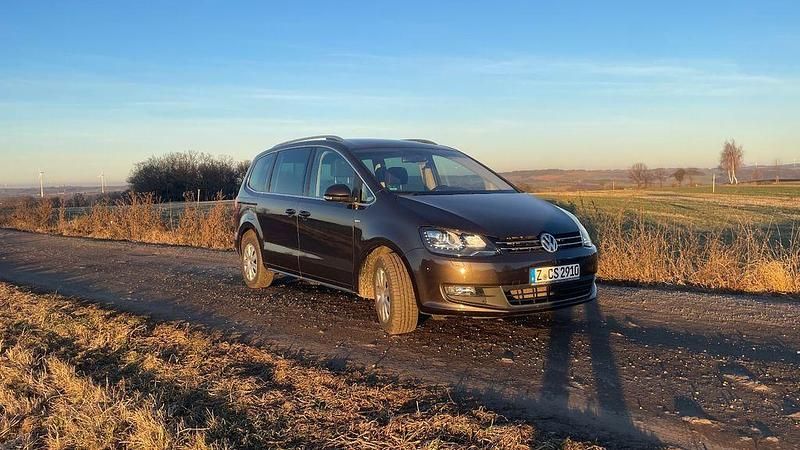 Braun Gebraucht 2015 VW Sharan Van / Kleinbus | 15.400 € (Fairer Preis) - Bild 1/4