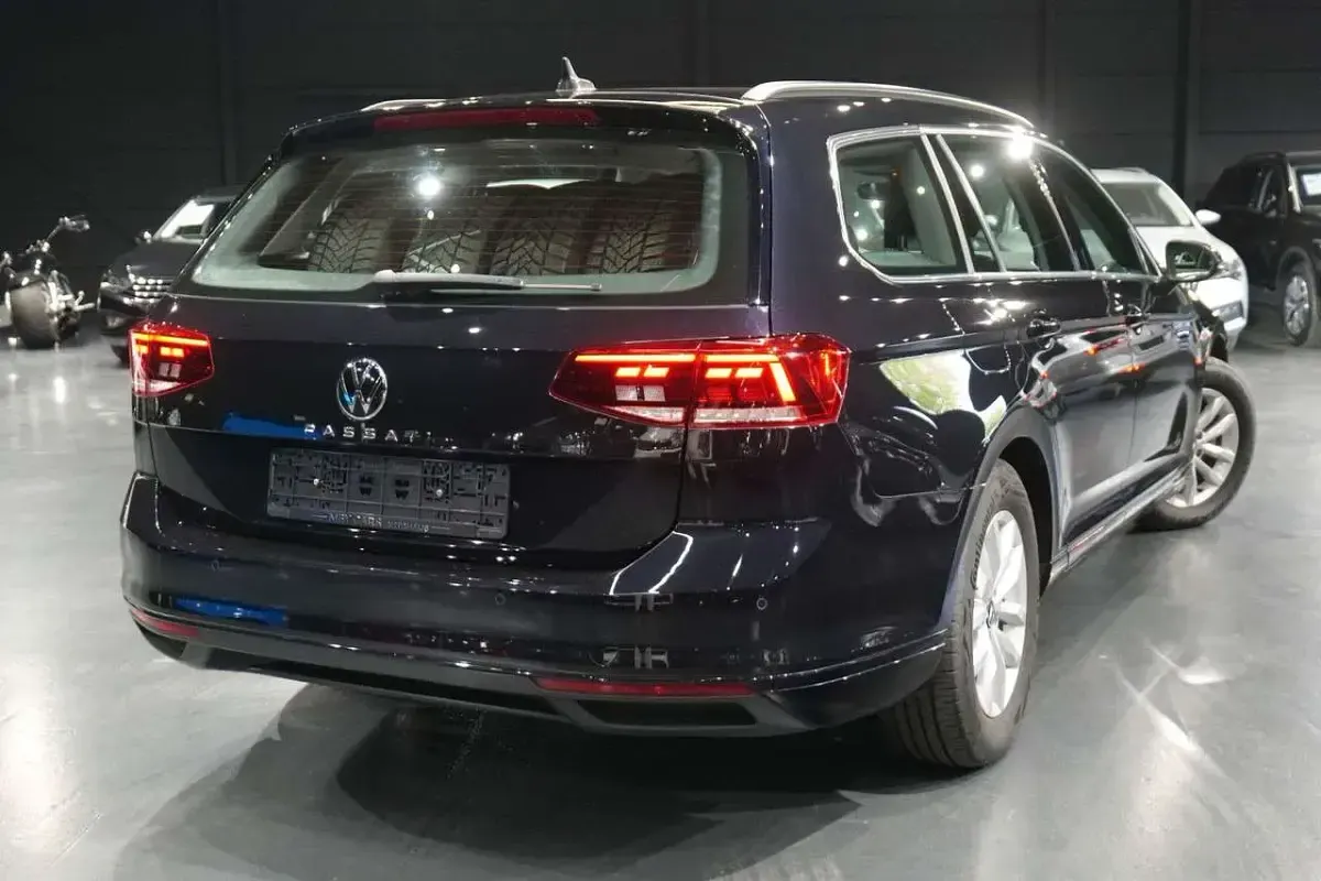 Gebraucht VW Passat Business 150 PS (110 kW) 2021 Deep black Kombi