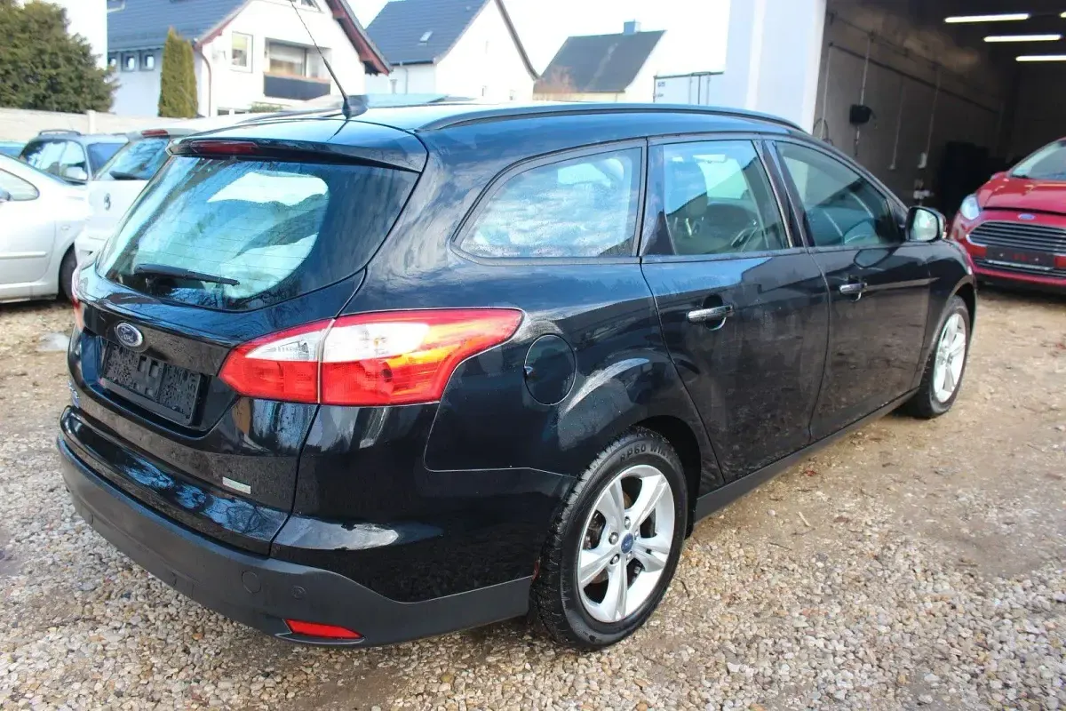 Używany Ford Focus SYNC Edition 125 KM (91 kW) 2014 Czarny Kombi