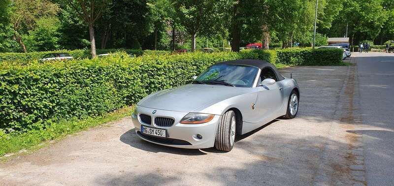 Silber Gebraucht 2004 BMW Z4 Cabrio | 12.900 € (Fairer Preis) - Bild 1/4