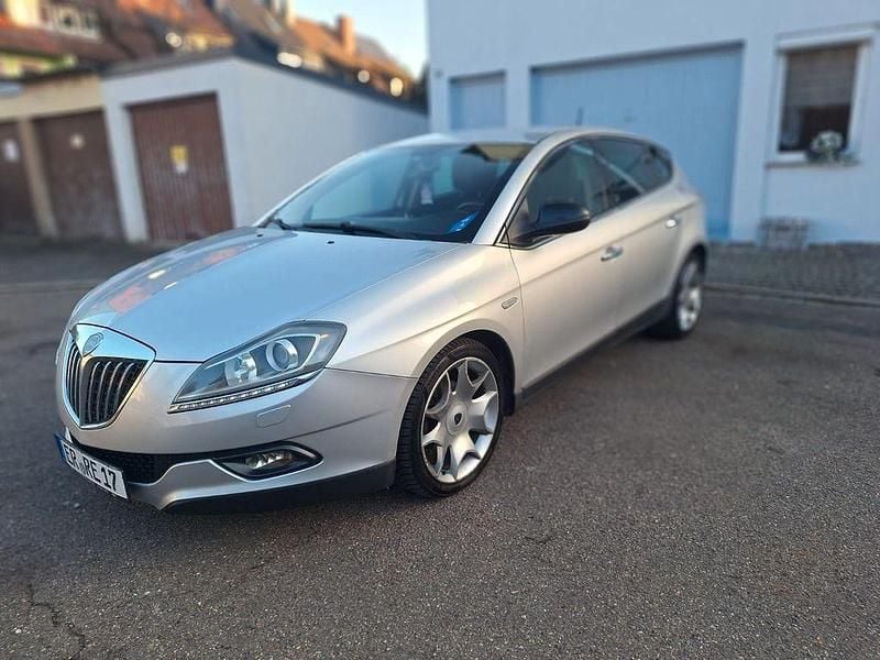 Gebraucht Lancia Delta 120 PS (88 kW) 2010 Grau Kleinwagen