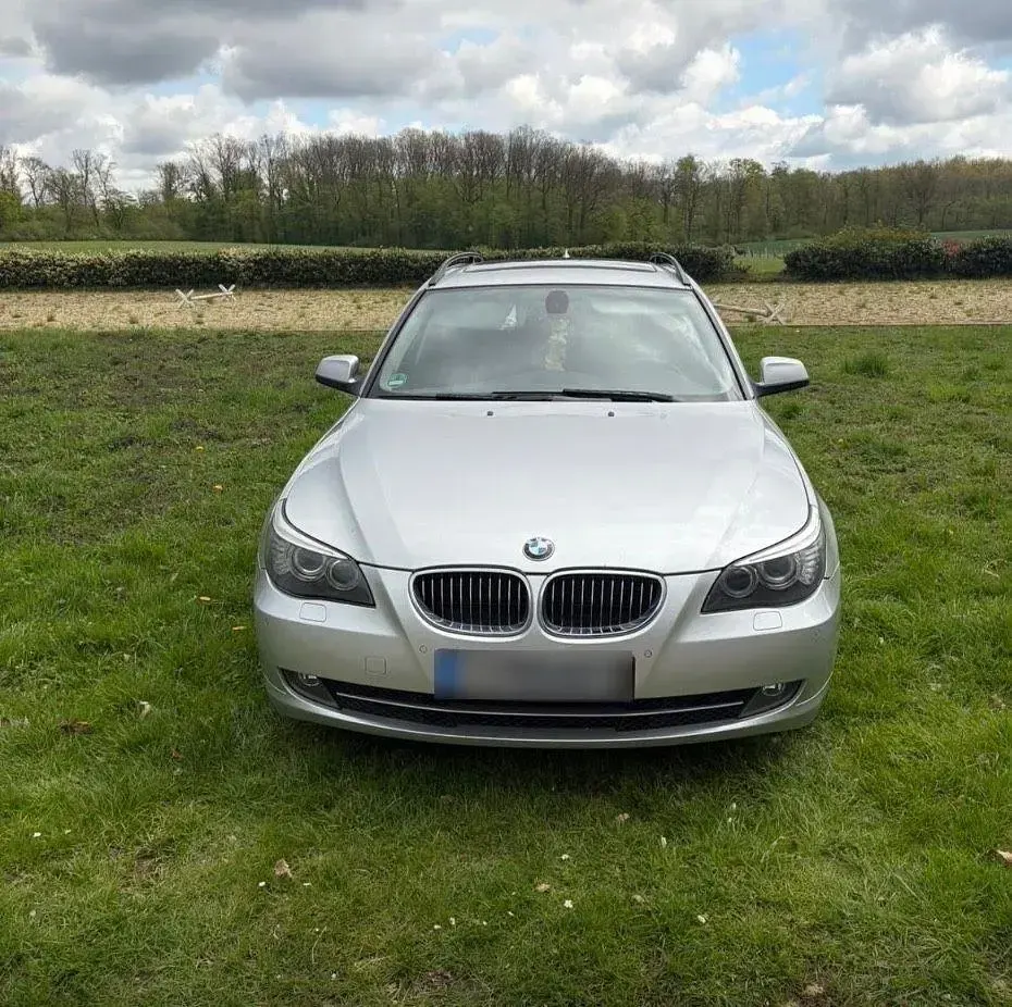 Gebraucht BMW 523 Exclusive 190 PS (139 kW) 2009 Silber Kombi