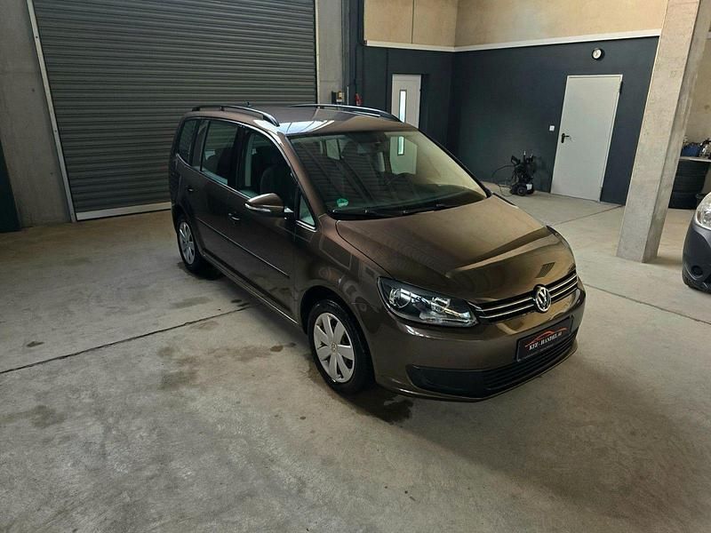 Gebraucht VW Touran Trendline 105 PS (77 kW) 2013 Braun Van / Kleinbus