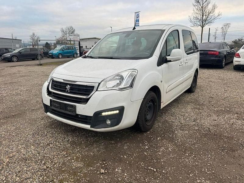 Gebraucht Peugeot TePee Active 99 PS (72 kW) 2015 Weiß Van / Kleinbus