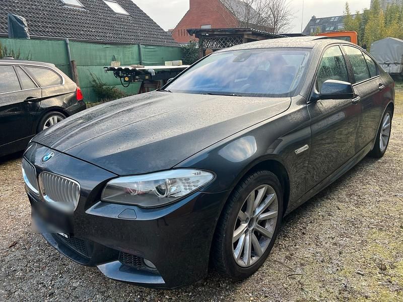 Grau Gebraucht 2012 BMW 550 Limousine | 16.950 € (Fairer Preis) - Bild 1/4