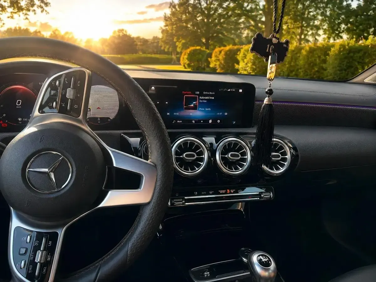 Gebraucht Mercedes CLA180 136 PS (100 kW) 2021 Schwarz Limousine