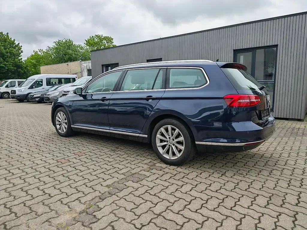 Gebraucht VW Passat Highline 120 PS (88 kW) 2015 Blau Kombi